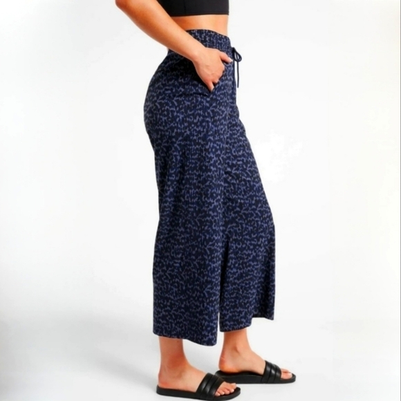 Athleta Allure Navy Avenue Printed Wide Leg Crop Pant 8 - Picture 1 of 8